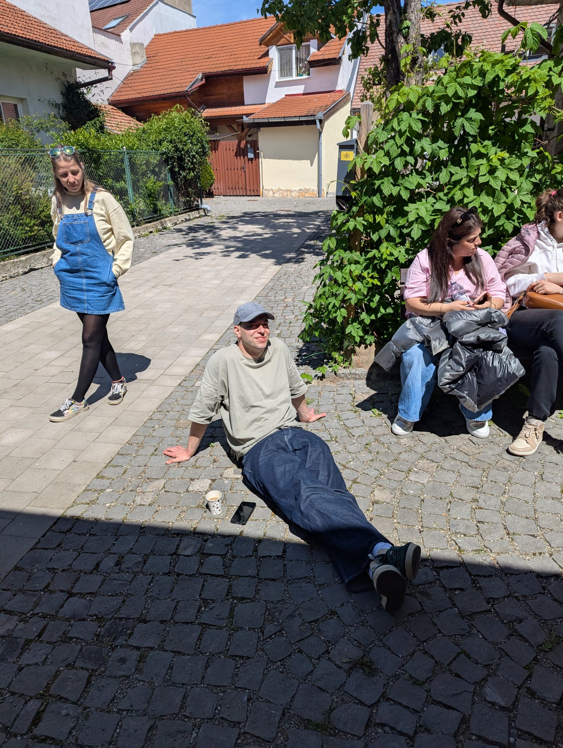 Dünya insanı hisslərlə eynidir, şəkli fərqlidir!