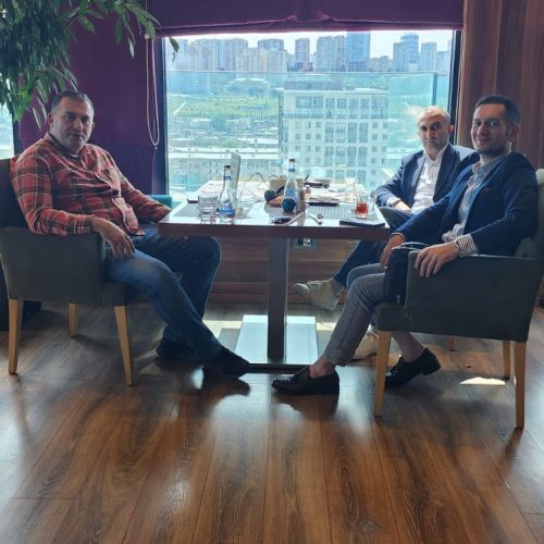 Elvinlə görüşdən maraqlı başlıqlar…